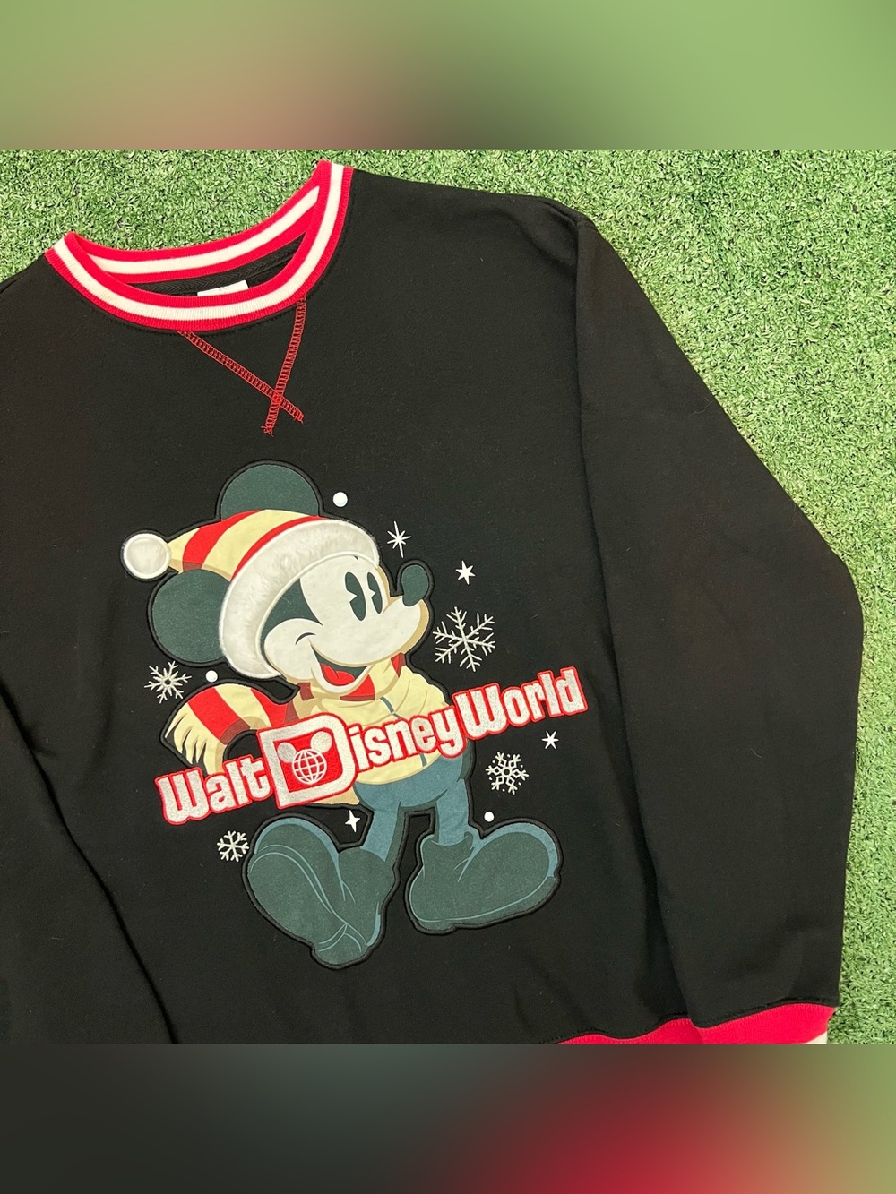 Disney Mickey Mouse Holiday Sweatshirt Mens Small Embroidered Walt Disney World